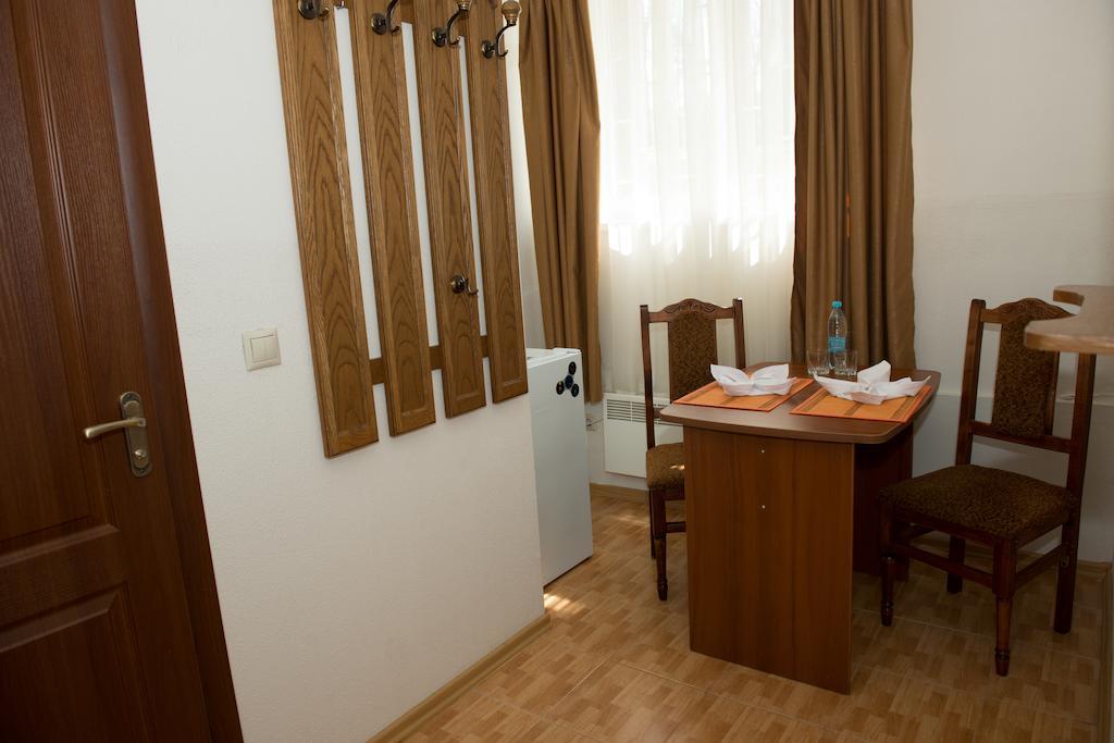 Hotel Acorn Irpín Habitación foto